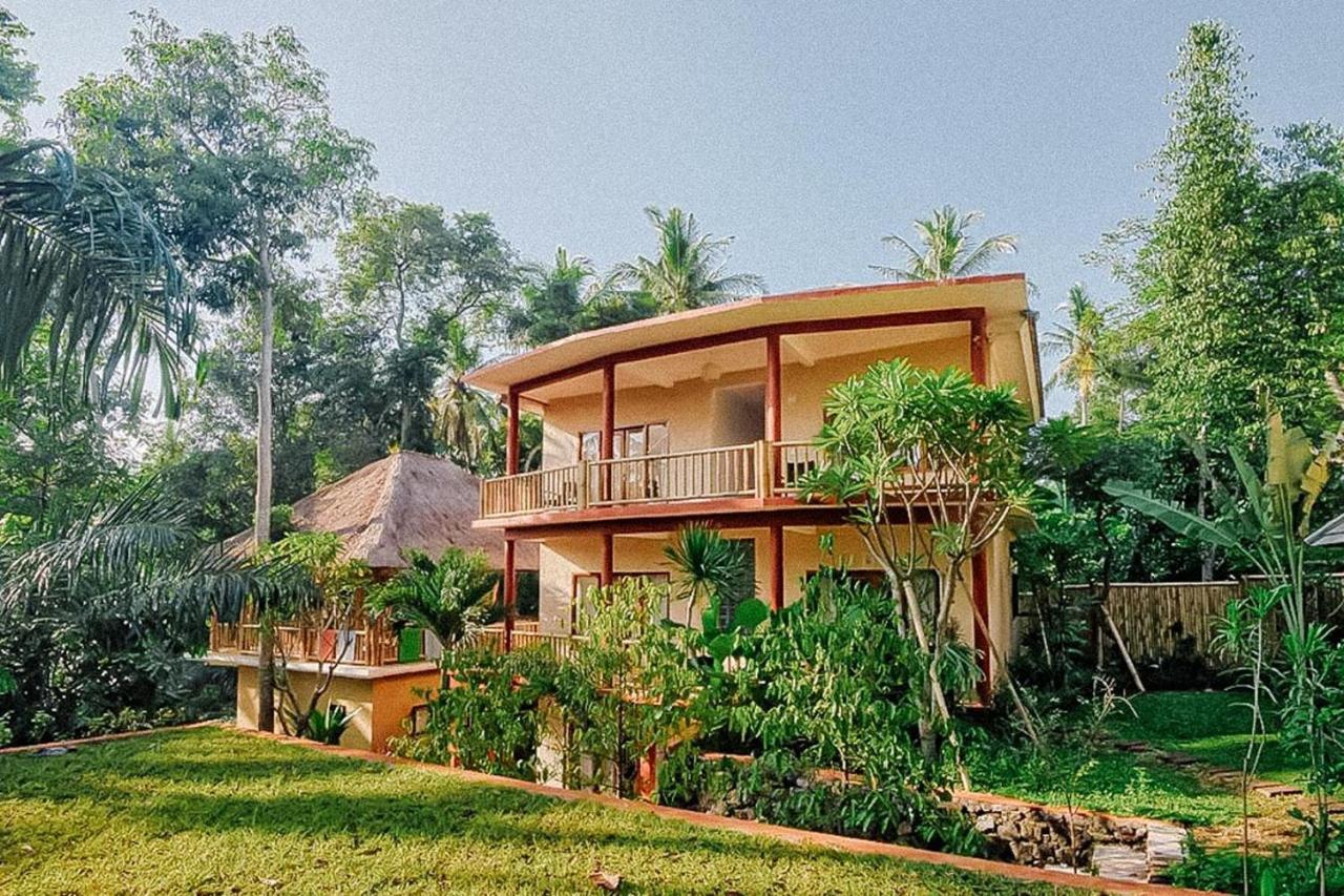 Shanti Toya Ashram Mambat Екстериор снимка